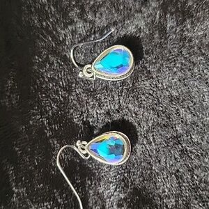 🆕️ Iridescent tear drop earrings
